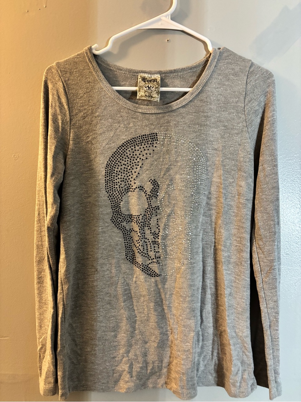 Vocal Gray Long-Sleeve Skull Stud Tee